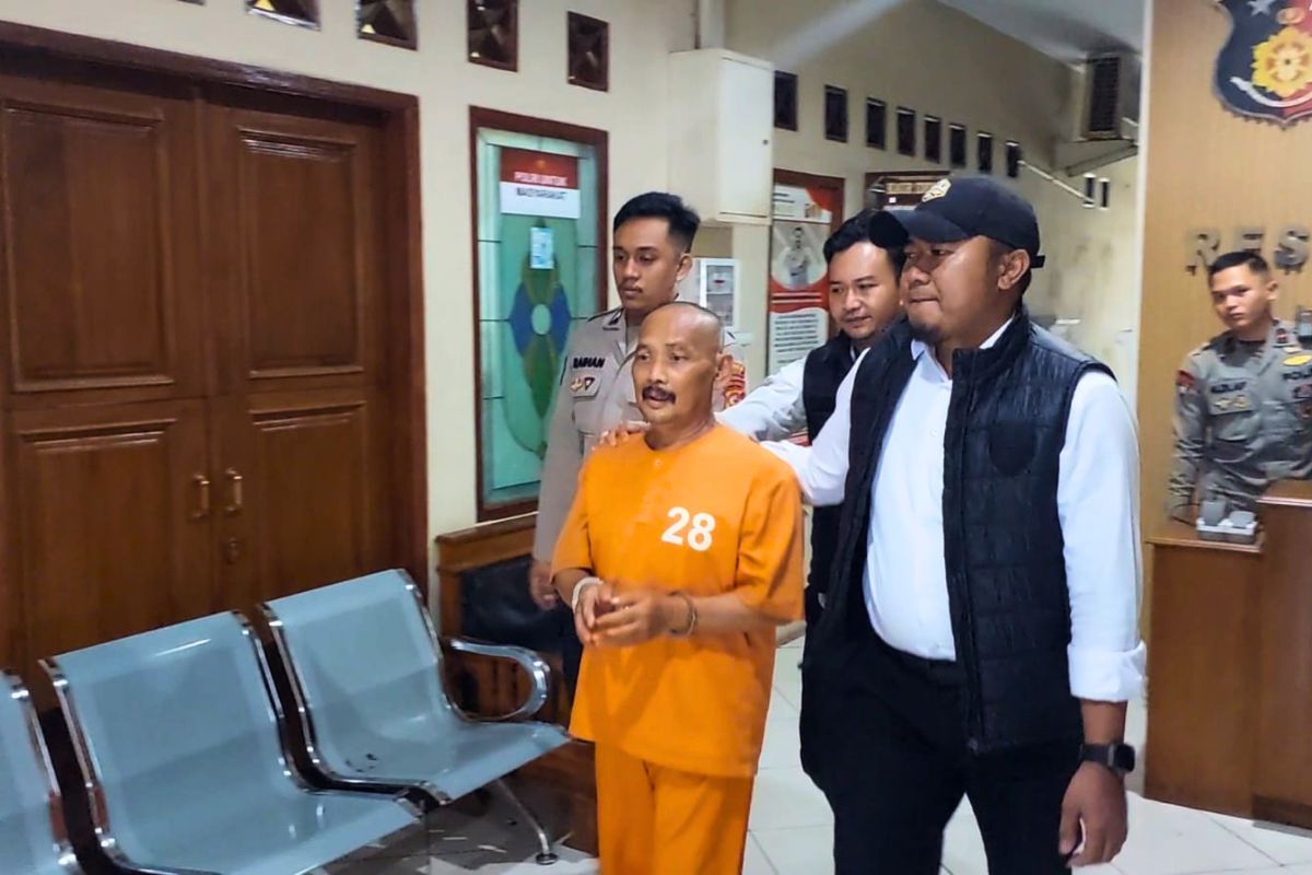 Dugaan penelantaran pasien, Satreskrim Polres Ciamis menetapkan pengelola balai pengobatan alternatif berinisial A (63) sebagai tersangka, Senin (20/7/2026). Shotlist.id/Foto: Yosep Trisna