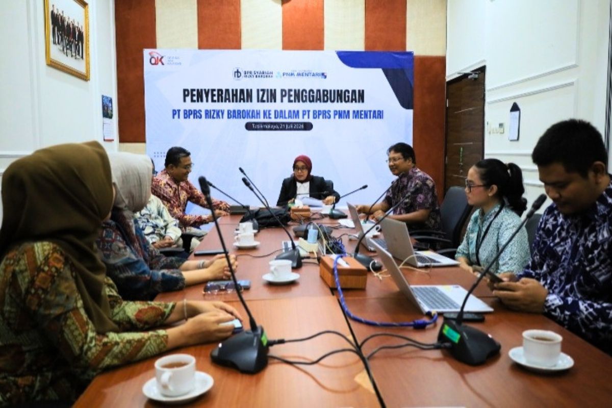 OJK menyetujui penggabungan BPRS Rizky Barokah ke BPRS PNM Mentari guna memperkuat industri BPR Syariah, meningkatkan layanan, dan memperluas inklusi keuangan, Selasa (22/7/2026). Shotlist.id/Foto: Dok. OJK Tasikmalaya