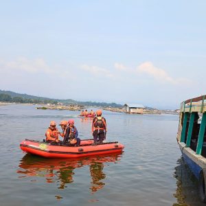 Perahu Terbalik Saat Berjualan, Pria Asal Cianjur Hilang Tenggelam di Waduk Cirata