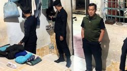 Kepala Lapas Kelas IIB Ciamis, Supriyanto, memimpin razia rutin kamar hunian dan tes urine acak sebagai langkah memperkuat deteksi dini serta menjaga lapas tetap aman dan bebas narkoba. Foto: Yosep Trisna