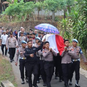 Polres Ciamis Beri Penghormatan Terakhir kepada Aipda Dadi Herdiana Lewat Upacara Pemakaman Kedinasan