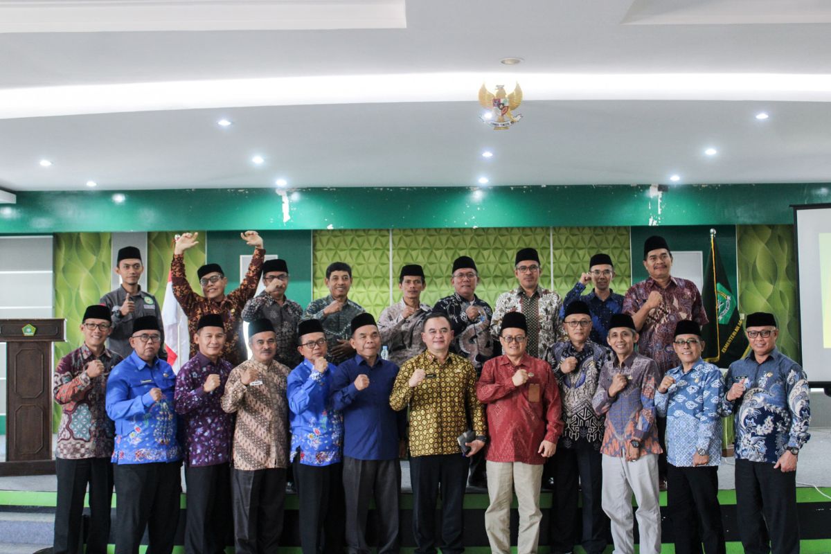 Disdukcapil Ciamis memperkuat kerja sama dengan Kemenag dan KUA melalui inovasi PELAMINAN PENGANTIN agar pengantin langsung menerima KK dan KTP baru, Kamis (6/8/2026). Shotlist.id/Foto: FL