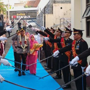 Prosesi Pedang Pora Iringi Perpisahan AKBP H. Hidayatullah dari Polres Ciamis