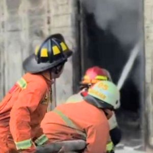 Diduga Korsleting Listrik, Toko Cuci Gudang di Banjarsari Terbakar Hebat