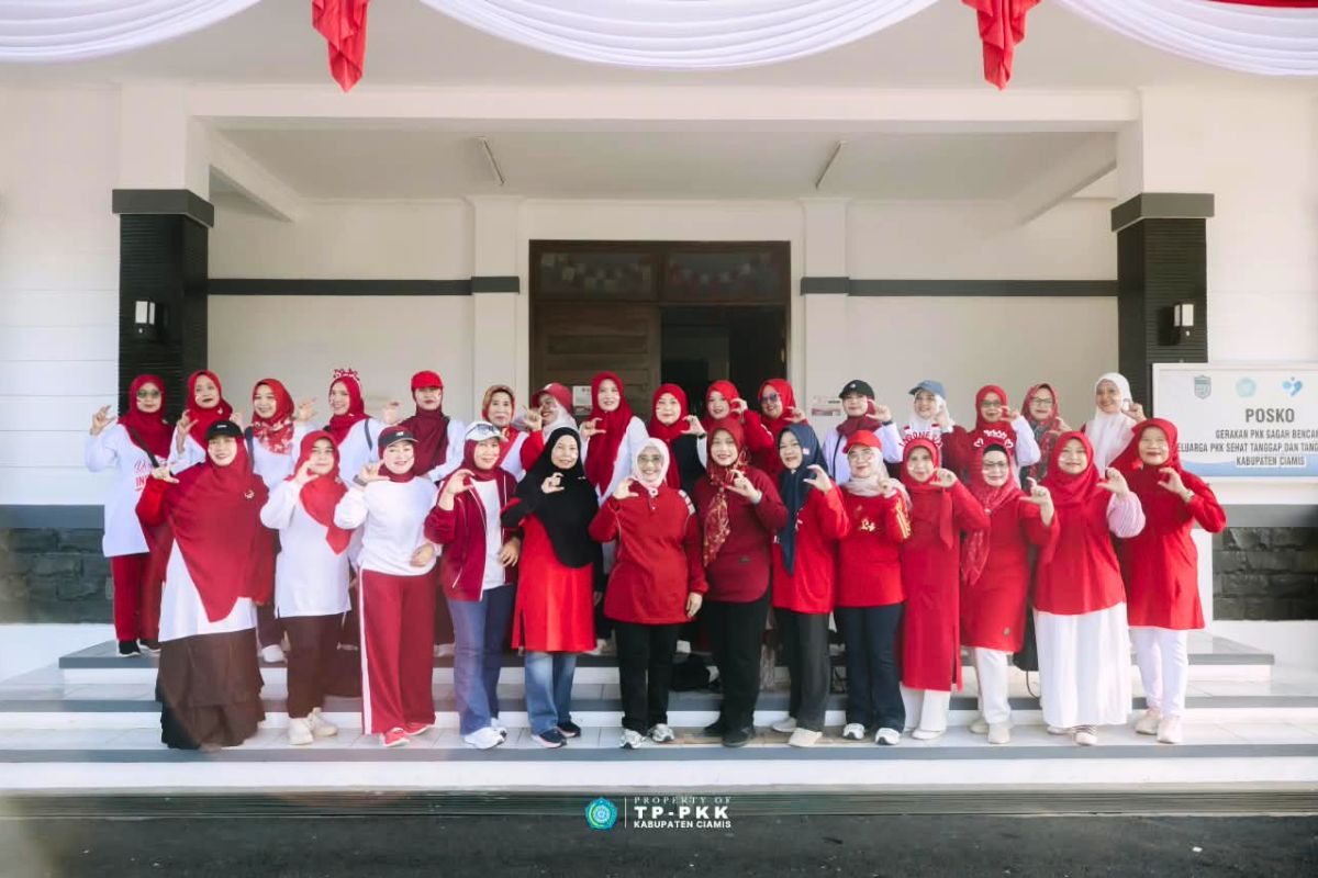 TP PKK Ciamis menyambut HUT ke-81 RI dengan jalan sehat, senam, silaturahmi, hingga evaluasi program untuk memperkuat kekompakan organisasi, Rabu (12/8/2026). Shotlist.id/Foto: FL