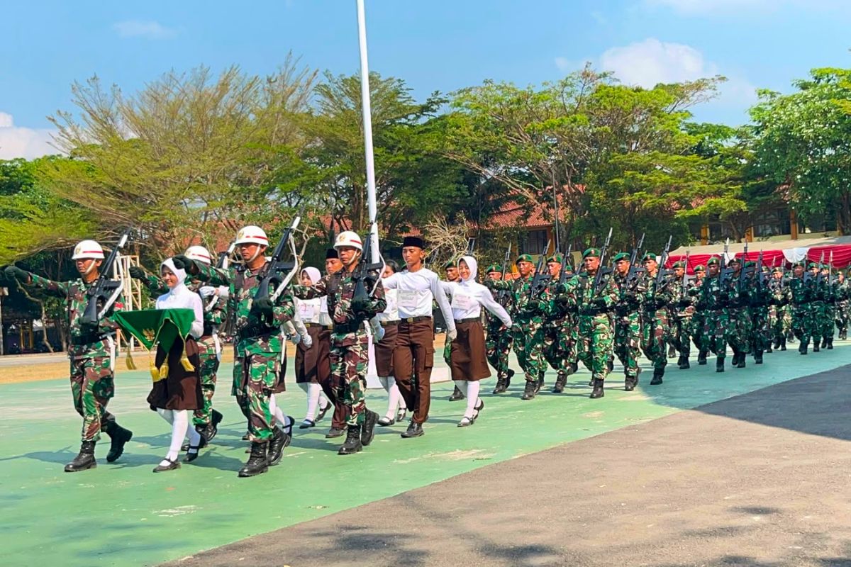 Calon Paskibraka Kabupaten Ciamis mengikuti latihan dan pemusatan pendidikan menjelang upacara HUT ke-81 Kemerdekaan RI di Lapang Lokasana. Shotlist.id/Foto: Ai