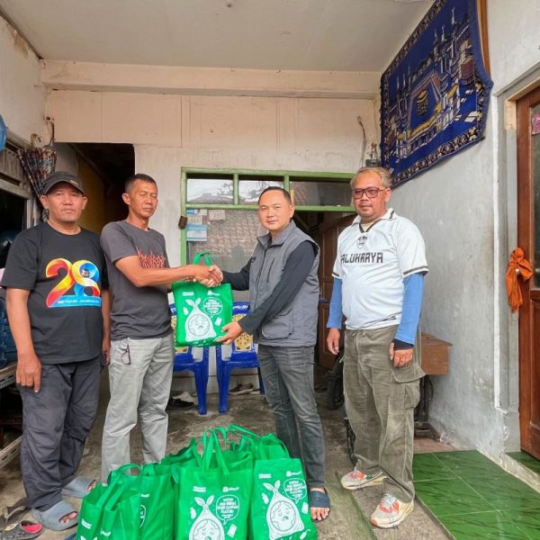 Rayakan HUT ke-28, IJTI Galuh Raya Berbagi Kebahagiaan dengan Yatim dan Lansia