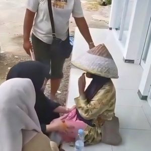Nangis Histeris Gelang Emas Dirampas, Mak-Mak Pedagang Ikan di Pangandaran Jadi Korban Jambret
