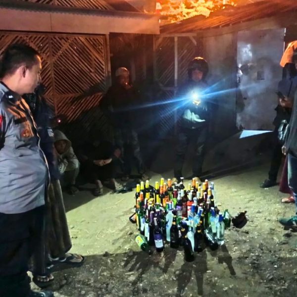 Puluhan Botol Miras Diamankan dalam Operasi Pekat Polsek Cihaurbeuti
