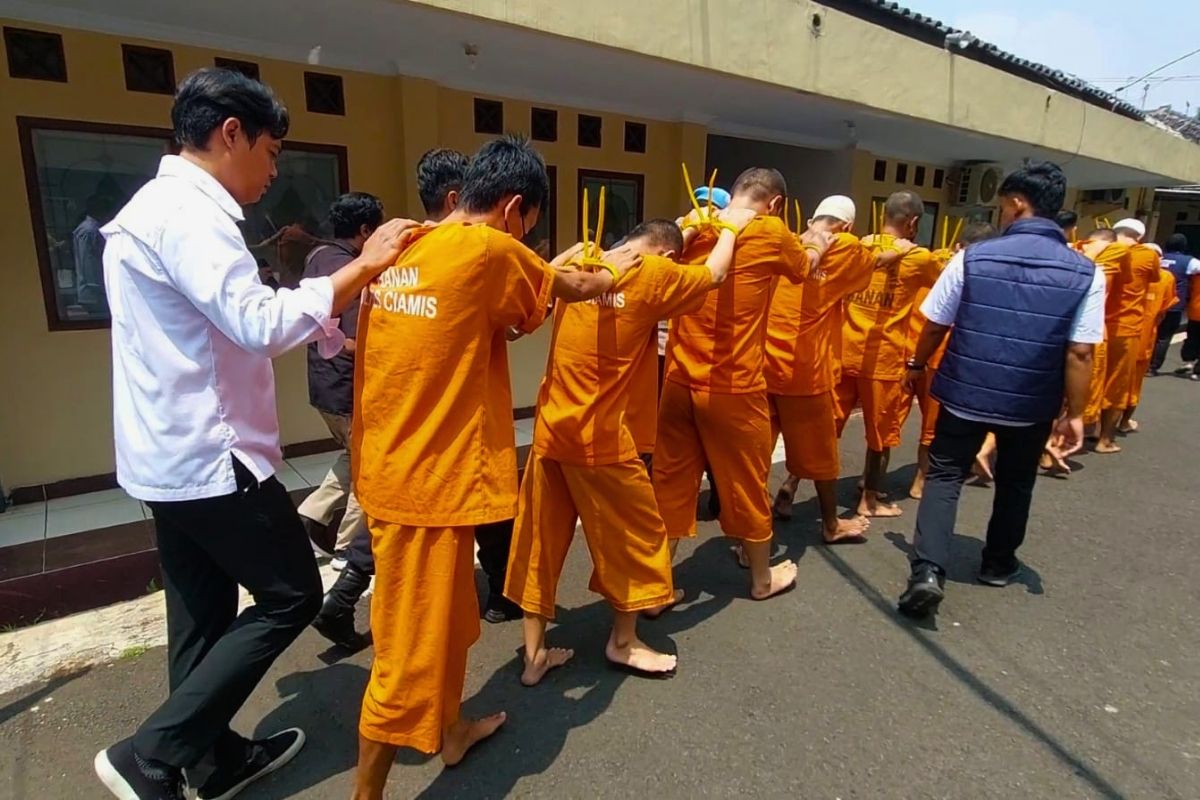 Polres Ciamis mengungkap 7 kasus narkoba sepanjang Agustus 2026 dan mengamankan 11 tersangka dengan puluhan gram barang bukti. Shotlist.id/Foto: YT