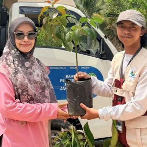 Sampah Rumah Tangga Disulap Jadi Kompos, Mahasiswa KKN Unigal Ajak Warga Cimerak Bangun Pekarangan Produktif