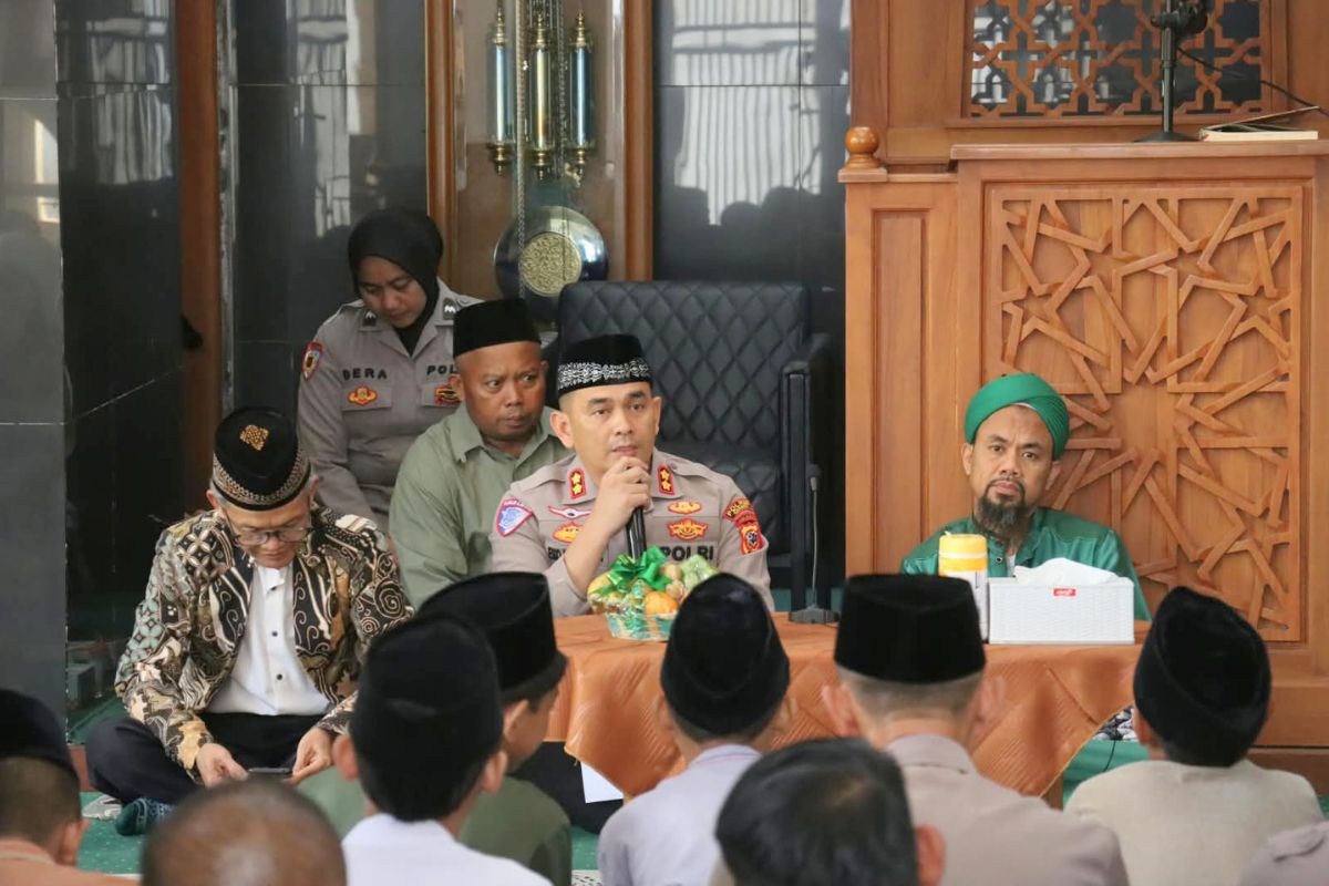 Polres Ciamis Polda Jabar memperkuat pembinaan mental dan spiritual personel melalui Safari Maulid Nabi Muhammad SAW 1448 H/2026 M di Masjid Al-Hidayah Polres Ciamis, Rabu (2/9/2026). Shotlist.id/Foto: Istimewa